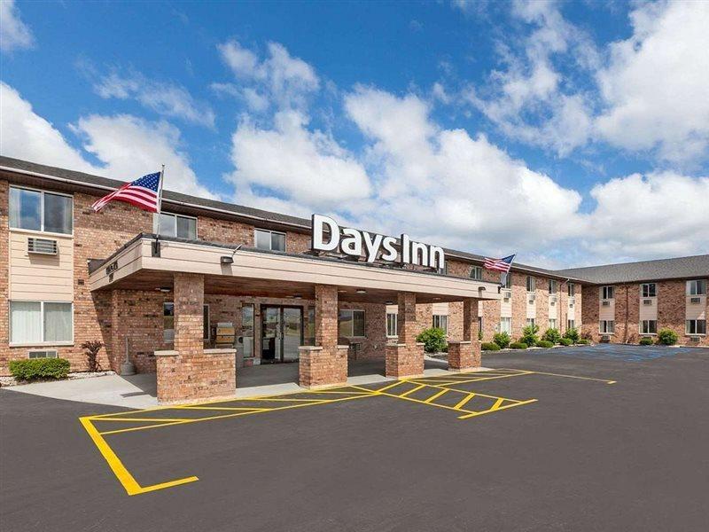 Hotel Baymont By Wyndham Manistee Exterior foto