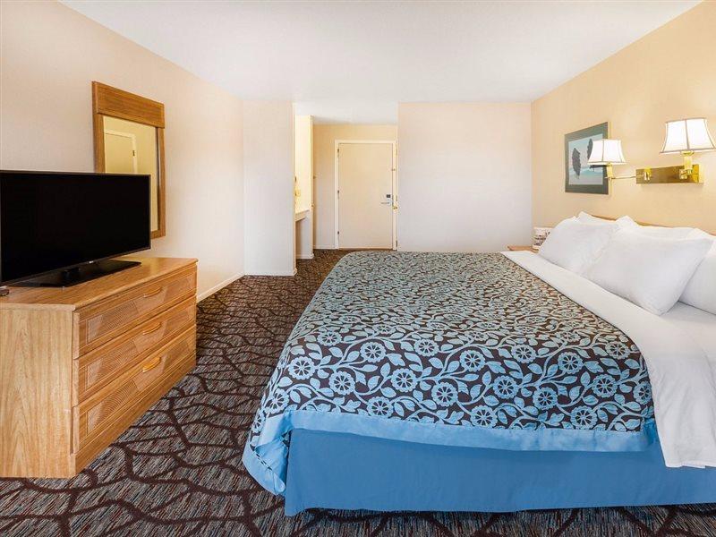 Hotel Baymont By Wyndham Manistee Exterior foto