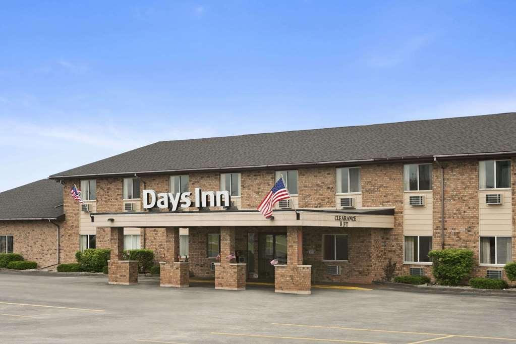 Hotel Baymont By Wyndham Manistee Exterior foto