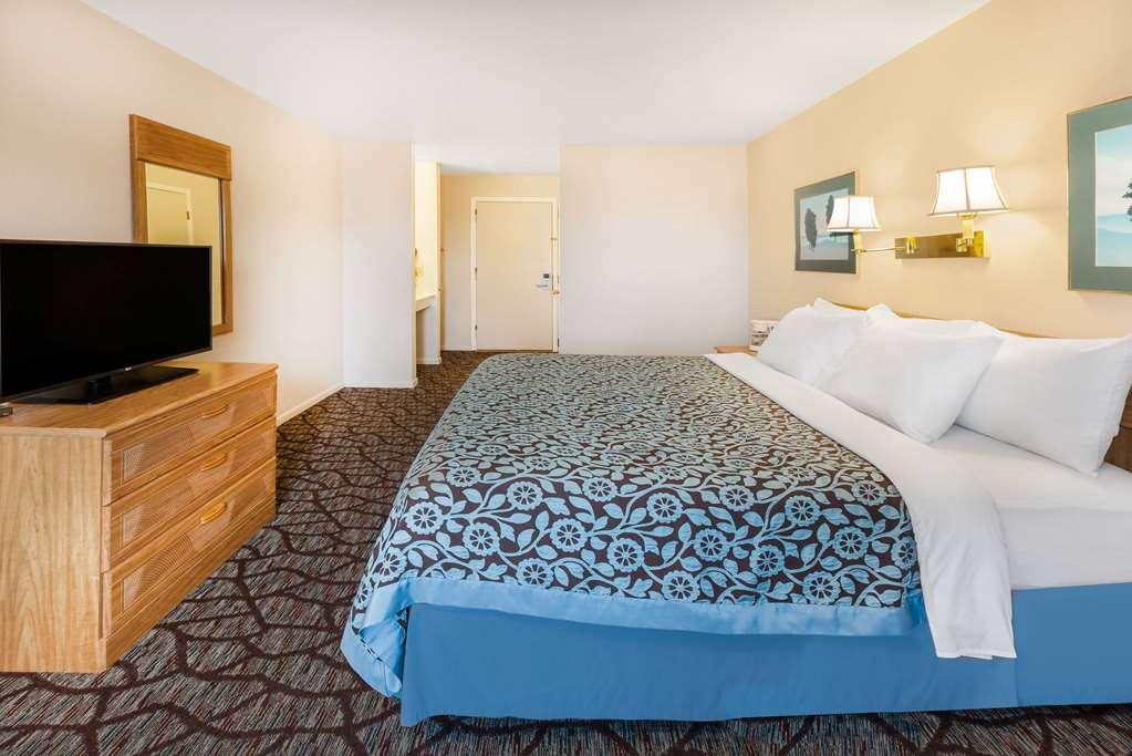 Hotel Baymont By Wyndham Manistee Habitación foto