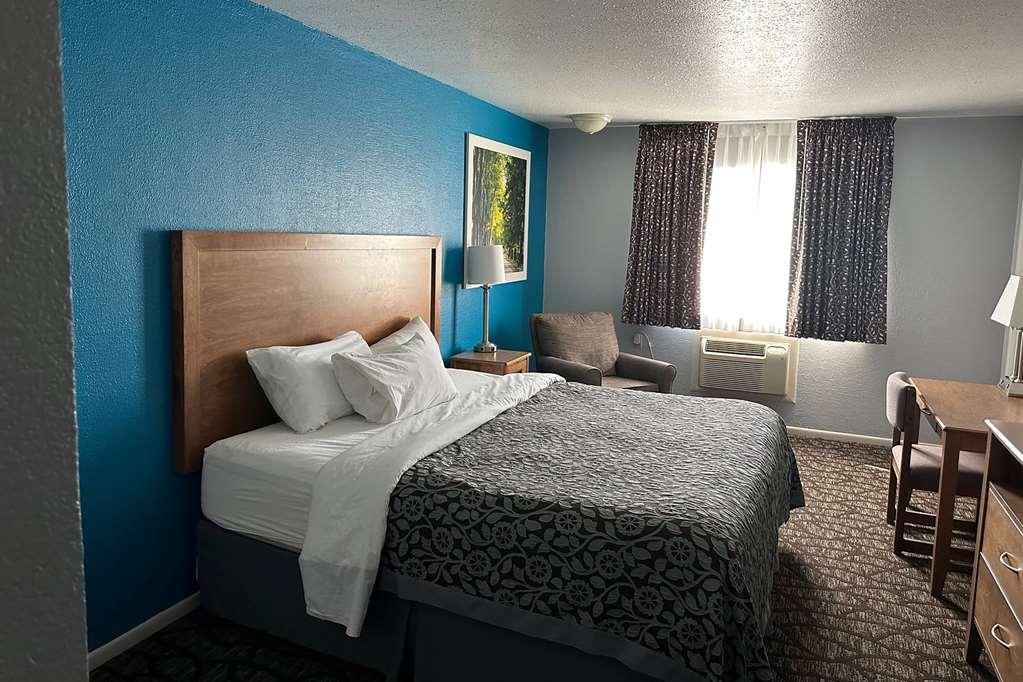 Hotel Baymont By Wyndham Manistee Habitación foto